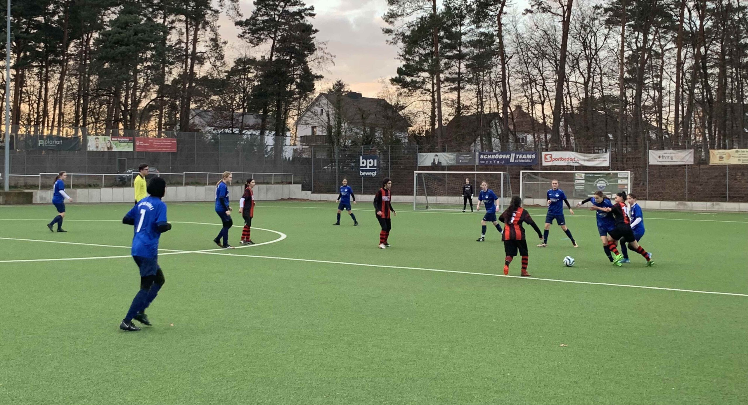 Mädchenfußball zurück am Senner Waldbad!